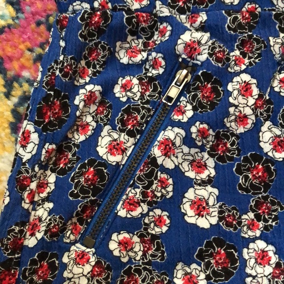 Floral Shorts - Picture 3 of 3